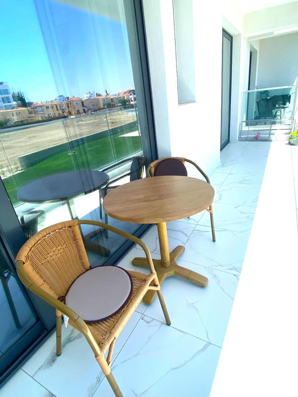 H&o New 4 Seasons Universal Apartament