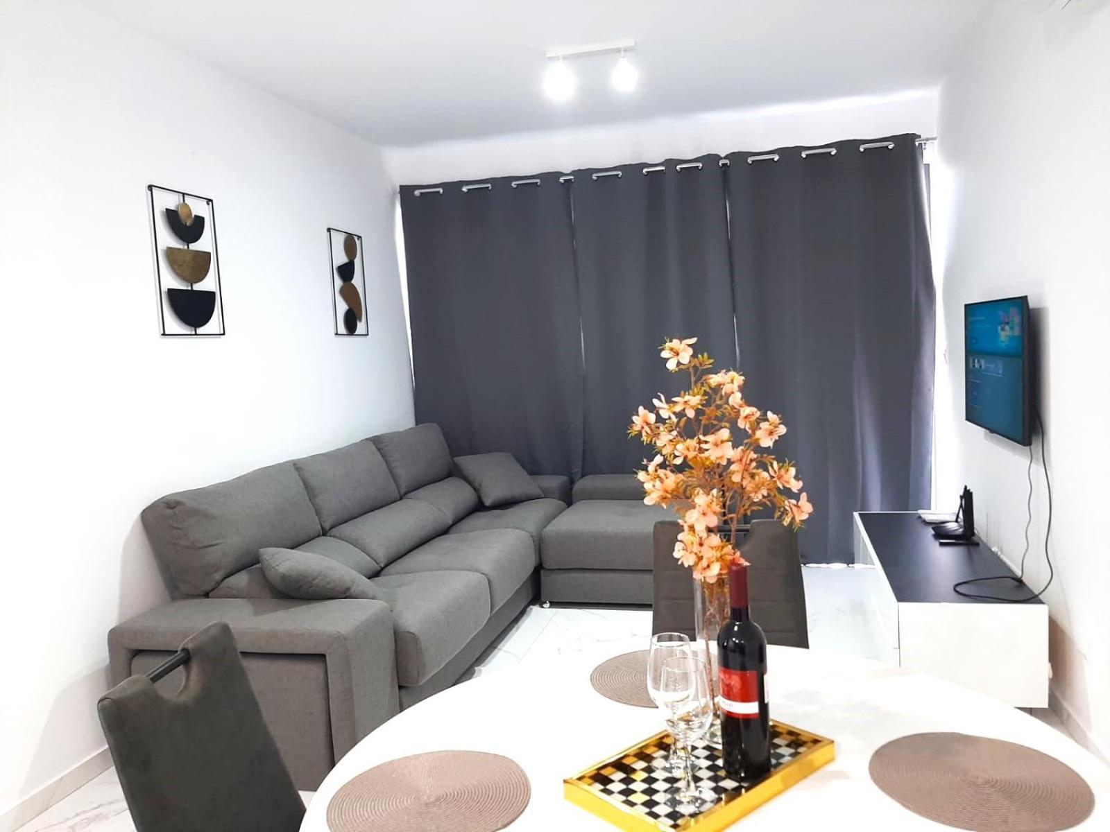 H&o New 4 Seasons Universal Apartament *